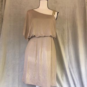 gorgeous size 6 Soho Apparel cutoff sleeve top